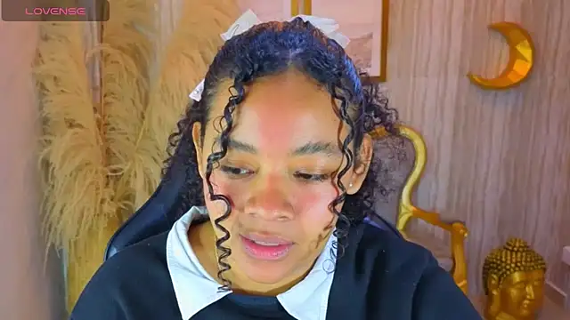 Snapshot of risada_temptation_s chatting on 10.23.25 risada temptation s online show from 10.23.25