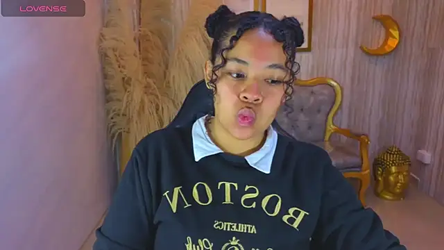 Snapshot of risada_temptation_s chatting on 10.25.25 risada temptation s online show from 10.25.25