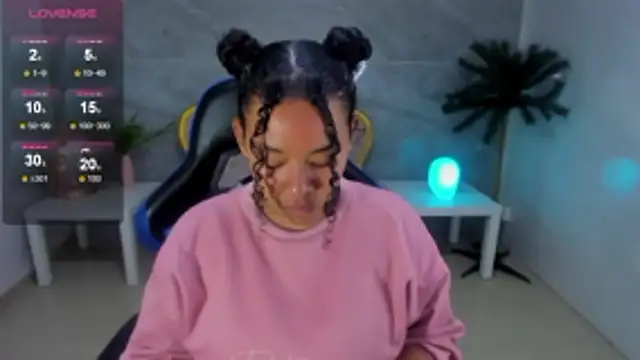 Snapshot of risada_temptation_s chatting on 11.14.25 risada temptation s online show from 11.14.25