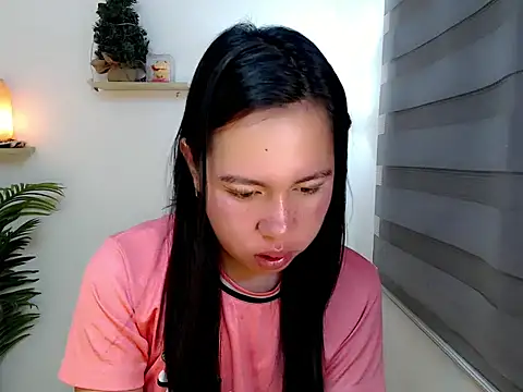 Snapshot of kimbratx chatting on 10.28.25 kimbratx online show from 10.28.25