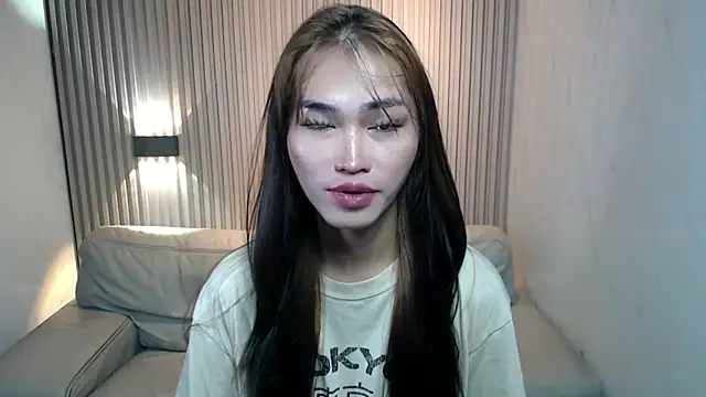 Snapshot of lovelychanel69xx chatting on 11.05.25 lovelychanel69xx online show from 11.05.25