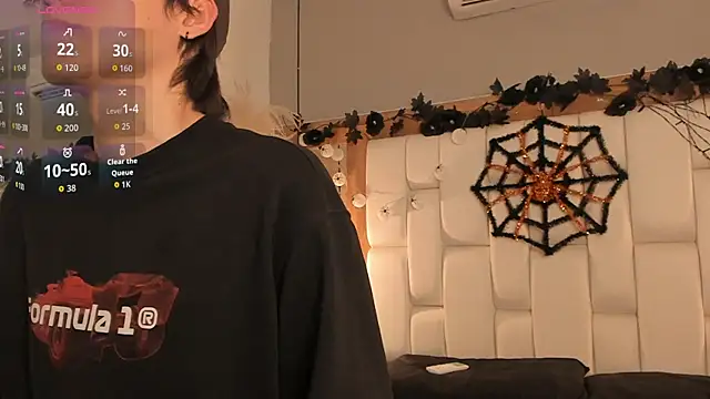 Daphne And Roger online show from 10.22.25