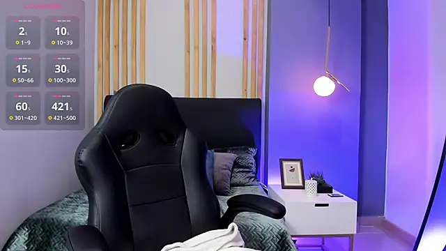 Snapshot of ivy_collins_ chatting on 10.10.25 ivy collins online show from 10.10.25