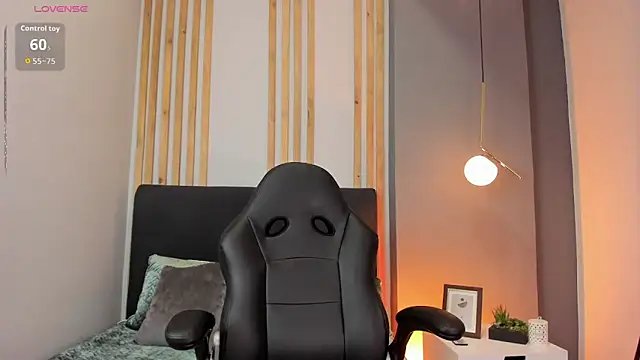 Snapshot of ivy_collins_ chatting on 10.24.25 ivy collins online show from 10.24.25