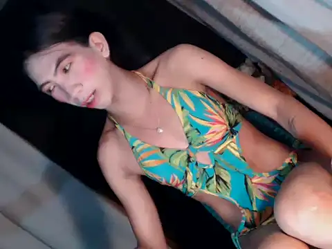 Snapshot of xyourdreamtrans chatting on 10.07.25 xyourdreamtrans online show from 10.07.25