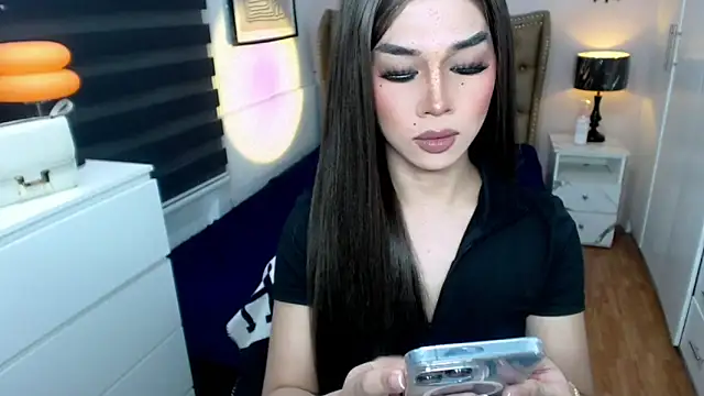 Snapshot of solana_imani chatting on 10.05.25 solana imani online show from 10.05.25