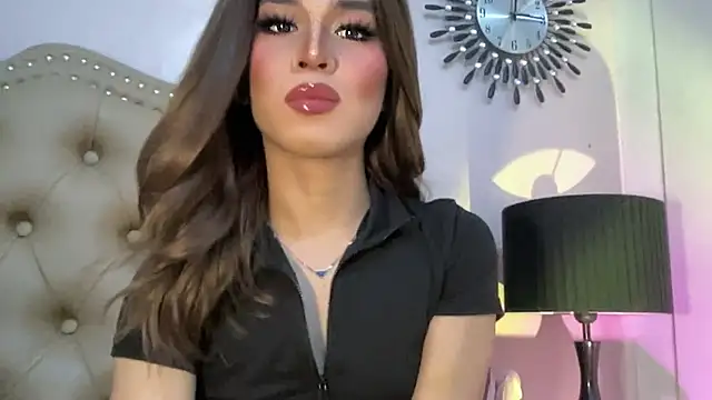 Snapshot of solana_imani chatting on 10.27.25 solana imani online show from 10.27.25