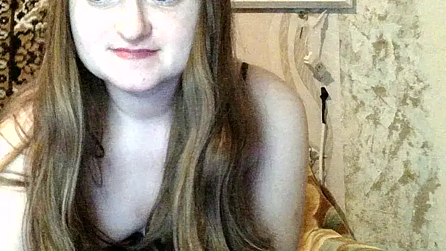 Snapshot of LuckyLust11 chatting on 10.29.25 LuckyLust11 online show from 10.29.25