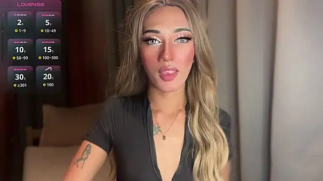 Snapshot of Lust-sluttymira chatting on 10.17.25 Lust-sluttymira online show from 10.17.25