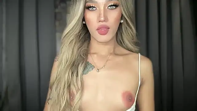 Snapshot of Lust-sluttymira chatting on 11.30.25 Lust-sluttymira online show from 11.30.25