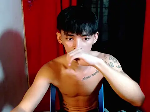 Snapshot of urhunky_boy chatting on 05.13.26 urhunky boy online show from 05.13.26