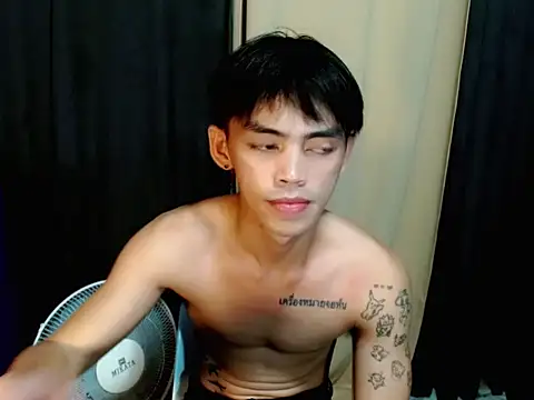 Snapshot of urhunky_boy chatting on 05.24.26 urhunky boy online show from 05.24.26