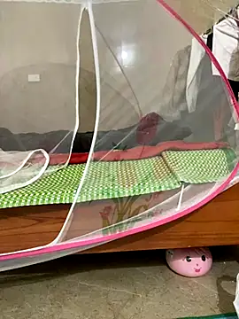 Snapshot of oneyou_400 chatting on 12.05.25 oneyou 400 online show from 12.05.25