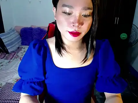 Urassiansweetcummer online show from 09.23.25