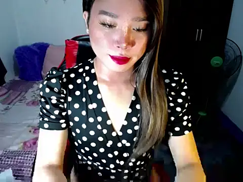 Urassiansweetcummer online show from 10.26.25