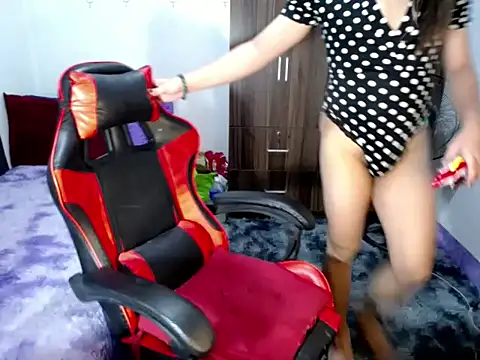 Urassiansweetcummer online show from 11.05.25