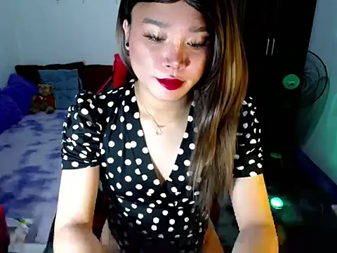 Snapshot of Urassiansweetcummer chatting on 03.04.26 Urassiansweetcummer online show from 03.04.26