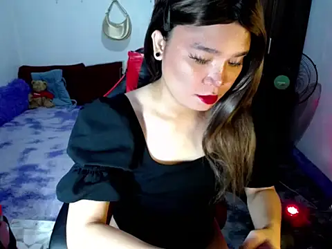 Snapshot of Urassiansweetcummer chatting on 03.17.26 Urassiansweetcummer online show from 03.17.26