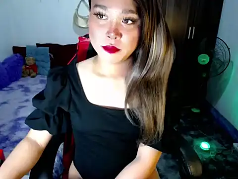 Snapshot of Urassiansweetcummer chatting on 03.18.26 Urassiansweetcummer online show from 03.18.26