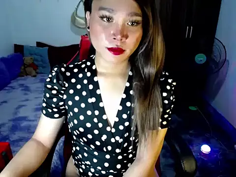 Snapshot of Urassiansweetcummer chatting on 03.25.26 Urassiansweetcummer online show from 03.25.26