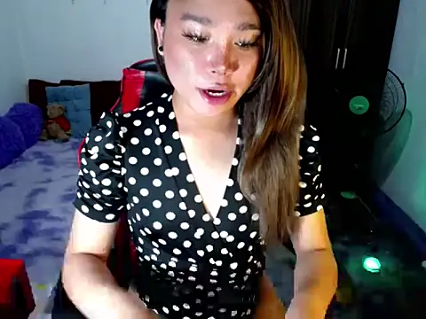 Snapshot of Urassiansweetcummer chatting on 03.26.26 Urassiansweetcummer online show from 03.26.26