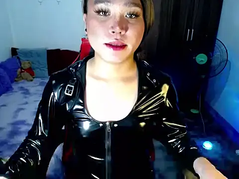 Snapshot of Urassiansweetcummer chatting on 04.02.26 Urassiansweetcummer online show from 04.02.26