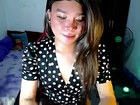 Snapshot of Urassiansweetcummer chatting on 04.15.26 Urassiansweetcummer online show from 04.15.26