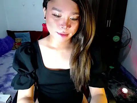 Snapshot of Urassiansweetcummer chatting on 04.16.26 Urassiansweetcummer online show from 04.16.26