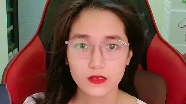 Snapshot of Shulee21 chatting on 09.17.25 Shulee21 online show from 09.17.25