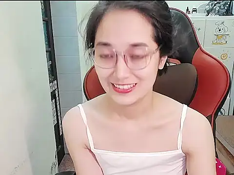 Snapshot of Shulee21 chatting on 09.19.25 Shulee21 online show from 09.19.25