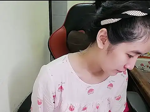 Snapshot of Shulee21 chatting on 09.23.25 Shulee21 online show from 09.23.25