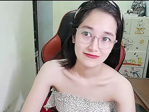 Snapshot of Shulee21 chatting on 09.24.25 Shulee21 online show from 09.24.25