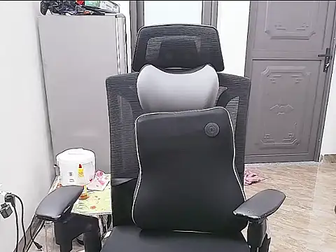 Snapshot of Shulee21 chatting on 09.30.25 Shulee21 online show from 09.30.25