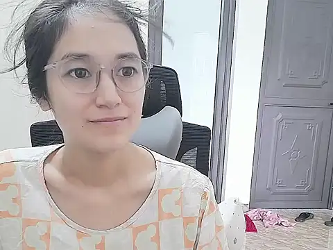 Snapshot of Shulee21 chatting on 10.08.25 Shulee21 online show from 10.08.25