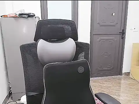 Snapshot of Shulee21 chatting on 10.13.25 Shulee21 online show from 10.13.25