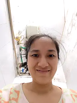 Snapshot of Shulee21 chatting on 10.19.25 Shulee21 online show from 10.19.25