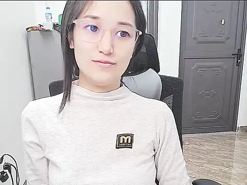 Snapshot of Shulee21 chatting on 10.22.25 Shulee21 online show from 10.22.25