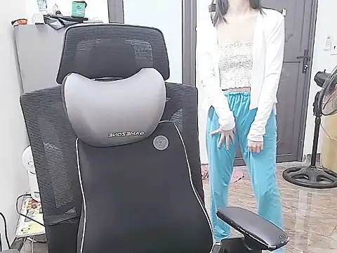 Snapshot of Shulee21 chatting on 10.25.25 Shulee21 online show from 10.25.25