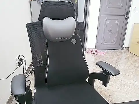 Snapshot of Shulee21 chatting on 10.29.25 Shulee21 online show from 10.29.25