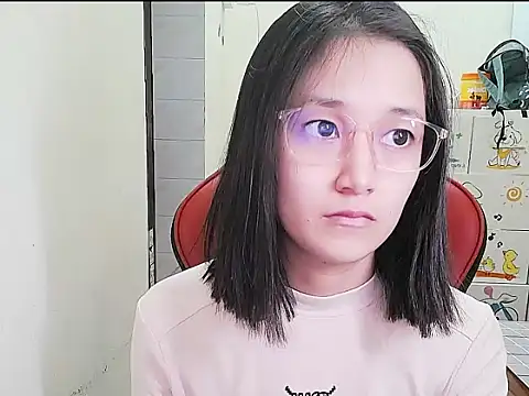 Snapshot of Shulee21 chatting on 11.13.25 Shulee21 online show from 11.13.25