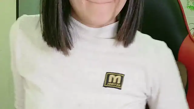 Snapshot of Shulee21 chatting on 11.14.25 Shulee21 online show from 11.14.25