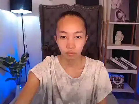 Snapshot of Sweet_kittyxx chatting on 10.22.25 Sweet kittyxx online show from 10.22.25