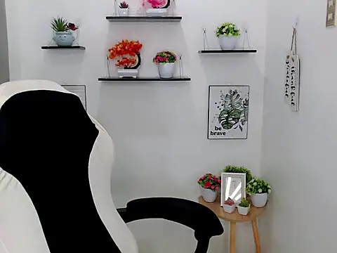 Snapshot of liane_mei chatting on 03.23.26 liane mei online show from 03.23.26