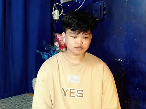 Snapshot of Reynelcock chatting on 11.08.25 Reynelcock online show from 11.08.25