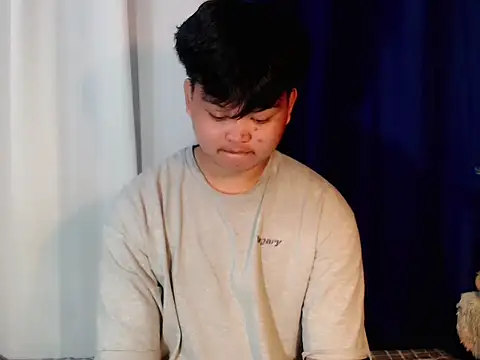 Snapshot of Reynelcock chatting on 11.18.25 Reynelcock online show from 11.18.25