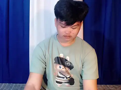 Snapshot of Reynelcock chatting on 11.18.25 Reynelcock online show from 11.18.25