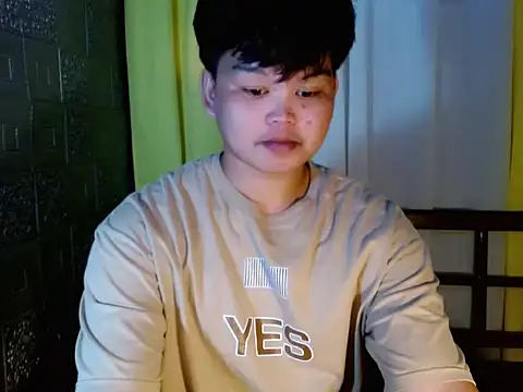 Snapshot of Reynelcock chatting on 11.19.25 Reynelcock online show from 11.19.25