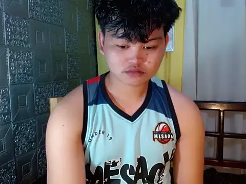 Snapshot of Reynelcock chatting on 11.20.25 Reynelcock online show from 11.20.25