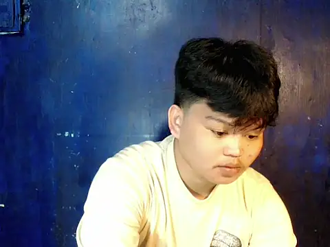 Snapshot of Reynelcock chatting on 11.27.25 Reynelcock online show from 11.27.25