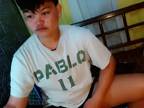 Snapshot of Reynelcock chatting on 11.29.25 Reynelcock online show from 11.29.25